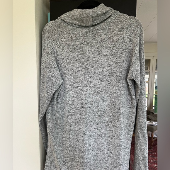 Gray Lounge Set - Picture 8 of 15